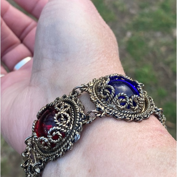 Incredible Vintage Lucite Bracelet! - Picture 12 of 12